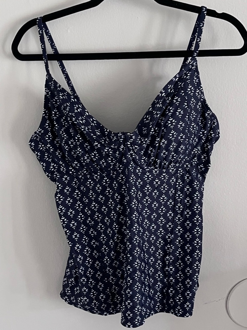 Athleta Women's Navy Blue Printed bathing suit top size 38 D/DD